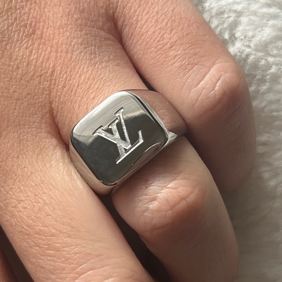 LV Ring - Picture 1 of 12